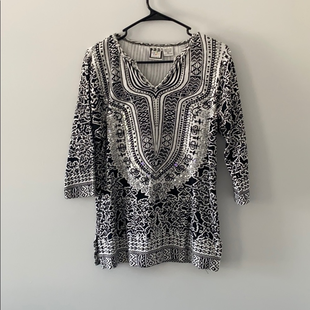 flowey black and white blouse